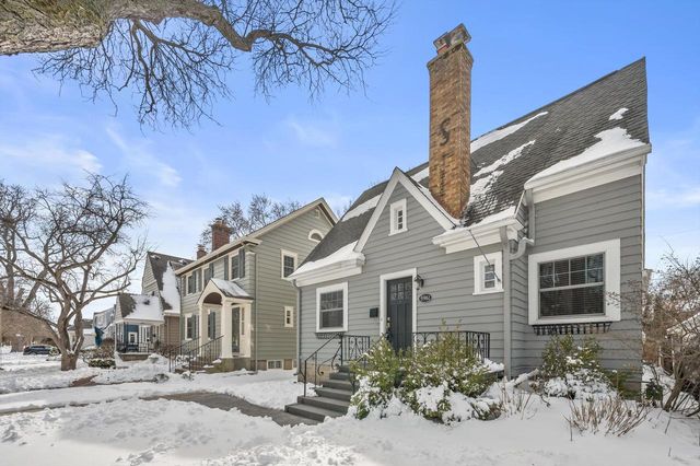 5961 N Kent AVENUE, Whitefish Bay, WI 53217