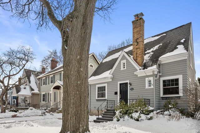 5961 N Kent AVENUE, Whitefish Bay, WI 53217