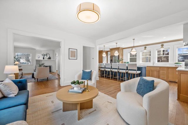 5961 N Kent AVENUE, Whitefish Bay, WI 53217