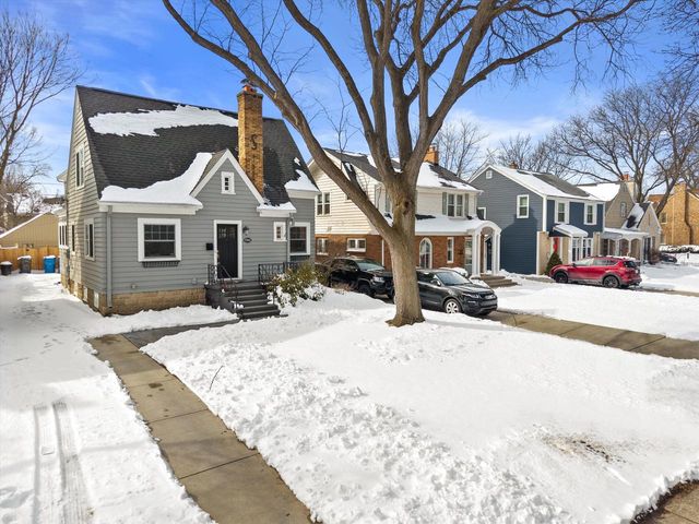 5961 N Kent AVENUE, Whitefish Bay, WI 53217