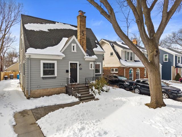 5961 N Kent AVENUE, Whitefish Bay, WI 53217