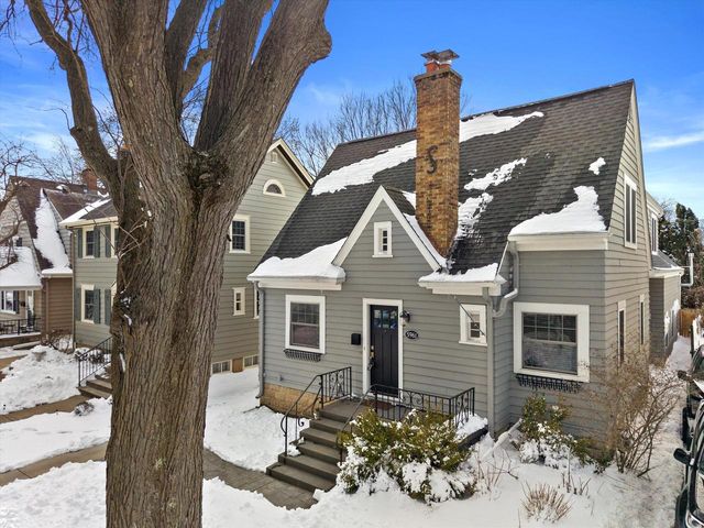 5961 N Kent AVENUE, Whitefish Bay, WI 53217