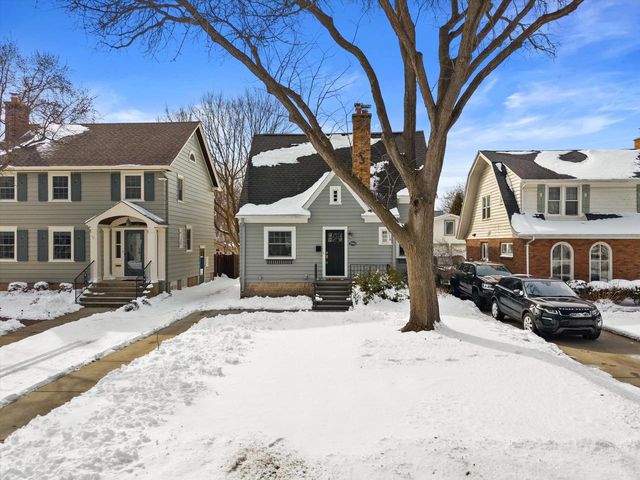 5961 N Kent AVENUE, Whitefish Bay, WI 53217