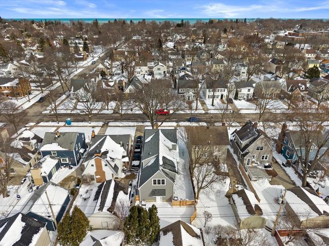 5961 N Kent AVENUE, Whitefish Bay, WI 53217