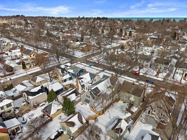 5961 N Kent AVENUE, Whitefish Bay, WI 53217