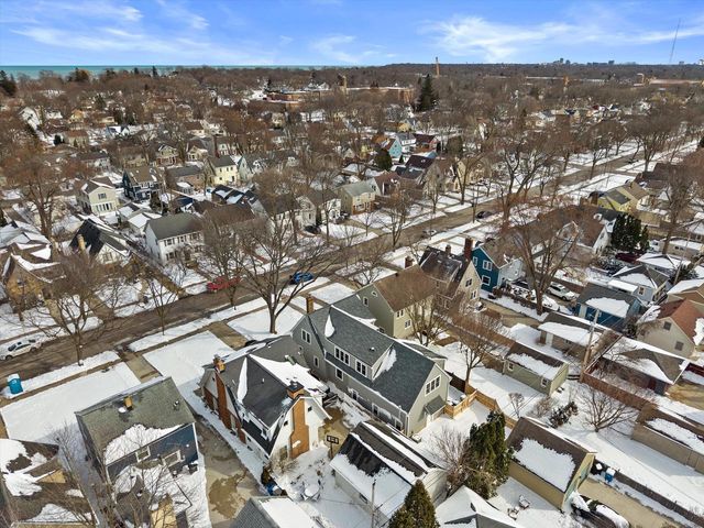 5961 N Kent AVENUE, Whitefish Bay, WI 53217