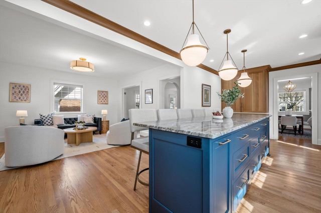 5961 N Kent AVENUE, Whitefish Bay, WI 53217