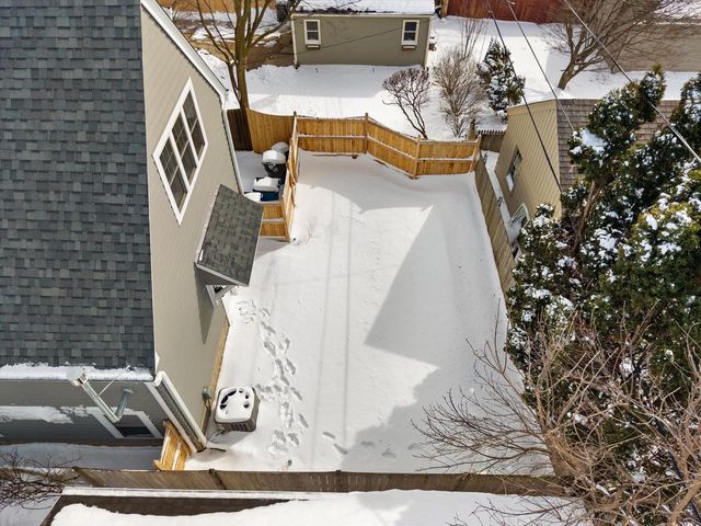 5961 N Kent AVENUE, Whitefish Bay, WI 53217