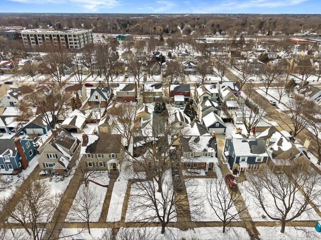 5961 N Kent AVENUE, Whitefish Bay, WI 53217