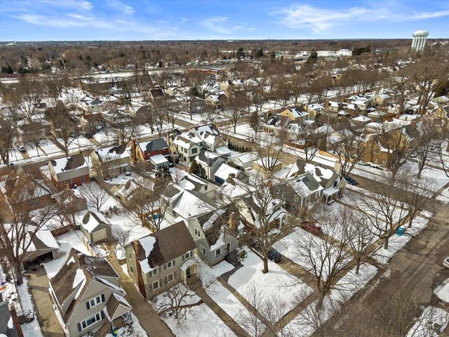 5961 N Kent AVENUE, Whitefish Bay, WI 53217