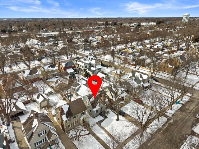 5961 N Kent AVENUE, Whitefish Bay, WI 53217