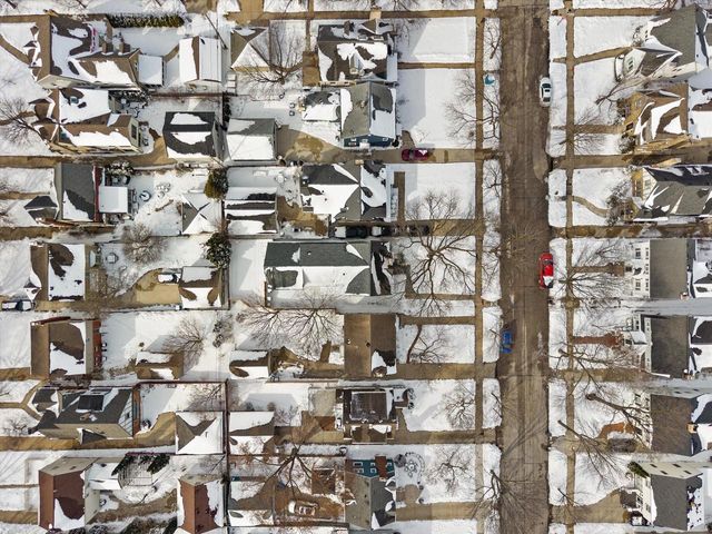 5961 N Kent AVENUE, Whitefish Bay, WI 53217