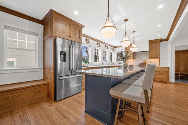 5961 N Kent AVENUE, Whitefish Bay, WI 53217