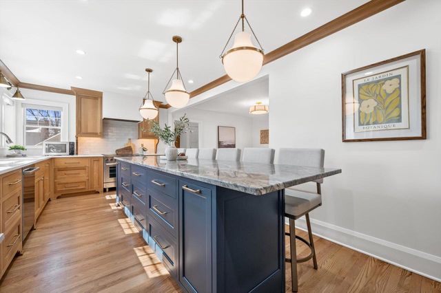 5961 N Kent AVENUE, Whitefish Bay, WI 53217