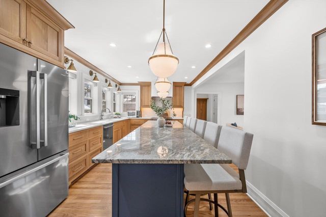 5961 N Kent AVENUE, Whitefish Bay, WI 53217