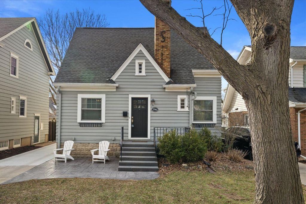 5961 N Kent AVENUE, Whitefish Bay, WI 53217