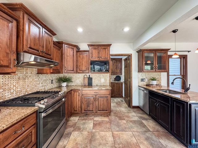 207 E 30th St Street, Sioux Falls, SD 57105