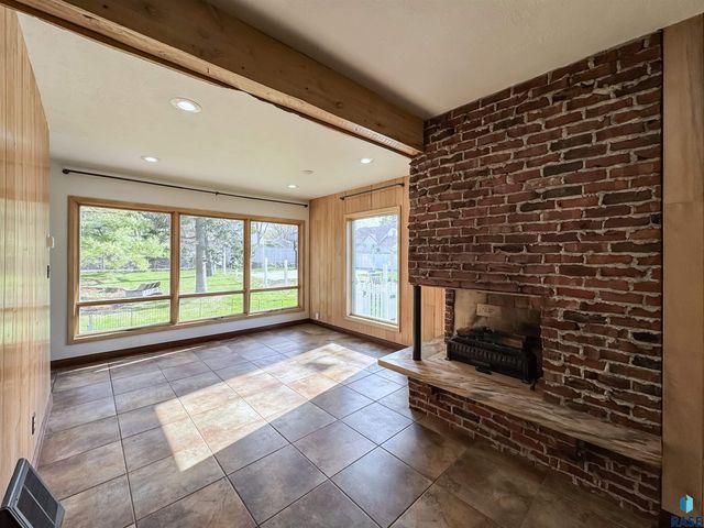 207 E 30th St Street, Sioux Falls, SD 57105