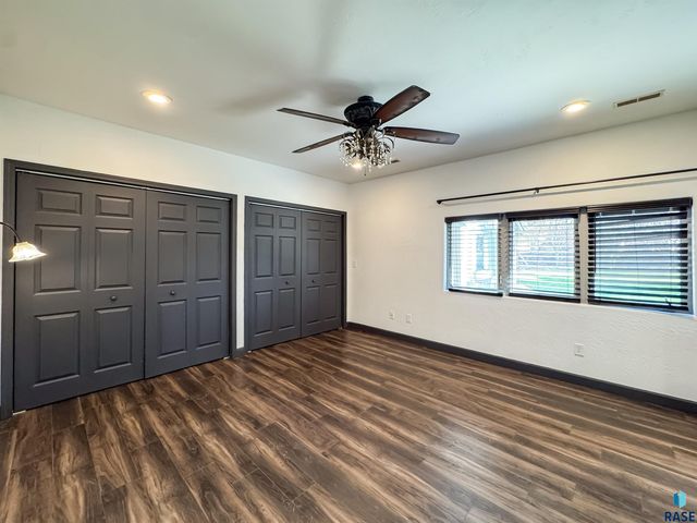 207 E 30th St Street, Sioux Falls, SD 57105
