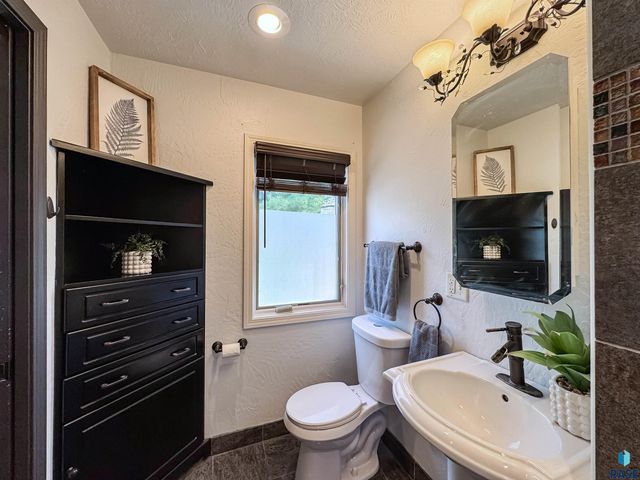 207 E 30th St Street, Sioux Falls, SD 57105