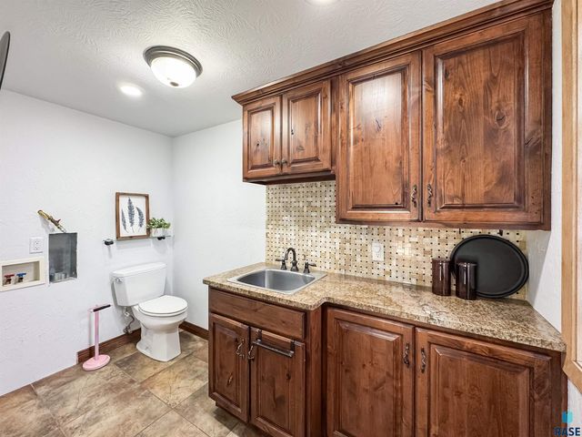 207 E 30th St Street, Sioux Falls, SD 57105