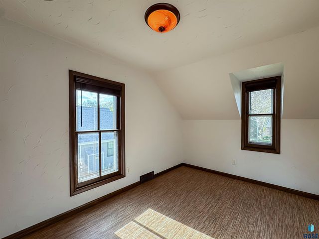 207 E 30th St Street, Sioux Falls, SD 57105