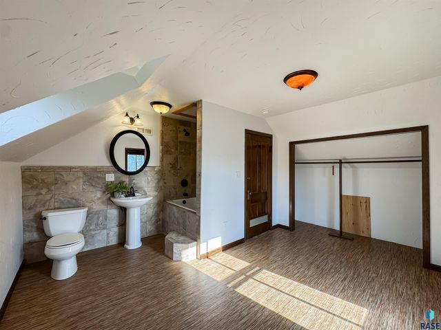 207 E 30th St Street, Sioux Falls, SD 57105