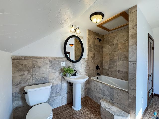 207 E 30th St Street, Sioux Falls, SD 57105