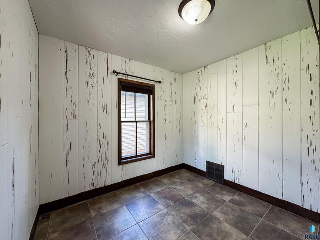 207 E 30th St Street, Sioux Falls, SD 57105