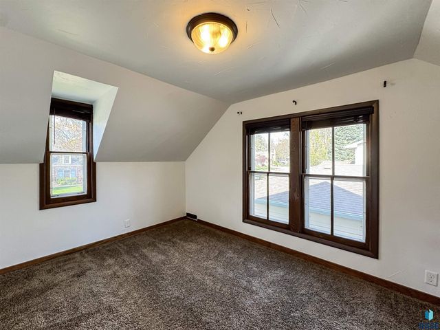 207 E 30th St Street, Sioux Falls, SD 57105