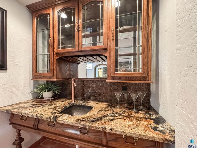 207 E 30th St Street, Sioux Falls, SD 57105
