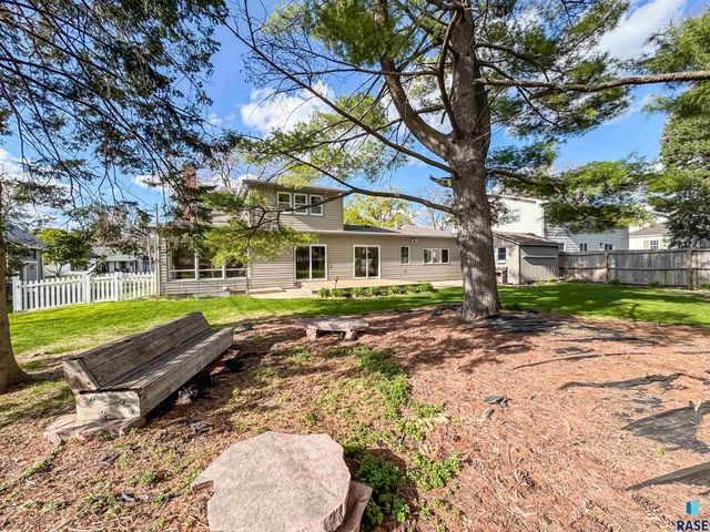 207 E 30th St Street, Sioux Falls, SD 57105