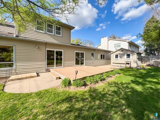 207 E 30th St Street, Sioux Falls, SD 57105