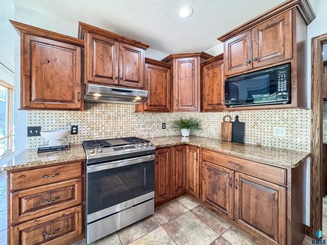 207 E 30th St Street, Sioux Falls, SD 57105