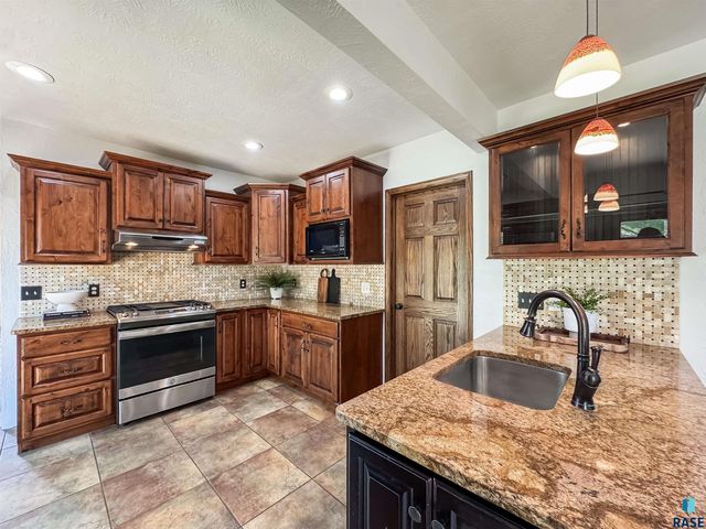 207 E 30th St Street, Sioux Falls, SD 57105