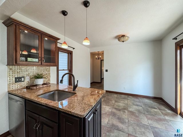 207 E 30th St Street, Sioux Falls, SD 57105
