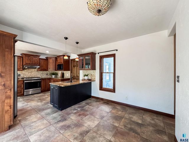 207 E 30th St Street, Sioux Falls, SD 57105