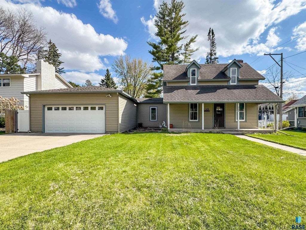 207 E 30th St Street, Sioux Falls, SD 57105