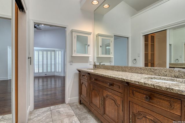 101 Campden Cir, San Antonio, TX 78218