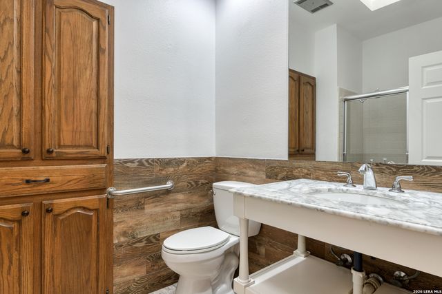 101 Campden Cir, San Antonio, TX 78218