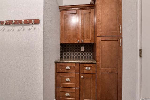 101 Campden Cir, San Antonio, TX 78218