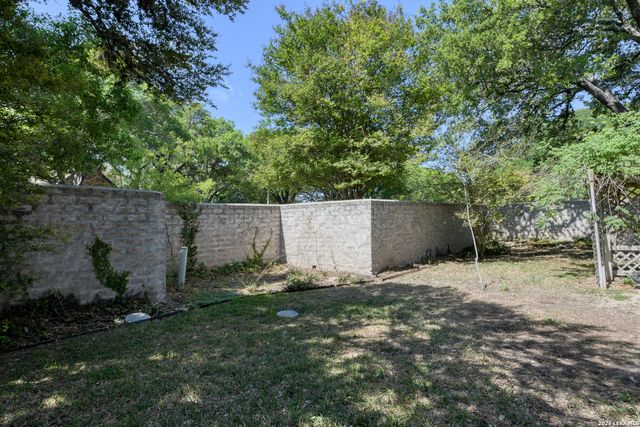 101 Campden Cir, San Antonio, TX 78218