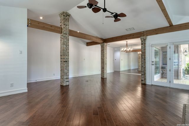 101 Campden Cir, San Antonio, TX 78218