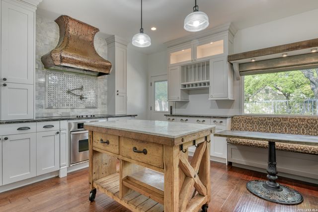 101 Campden Cir, San Antonio, TX 78218