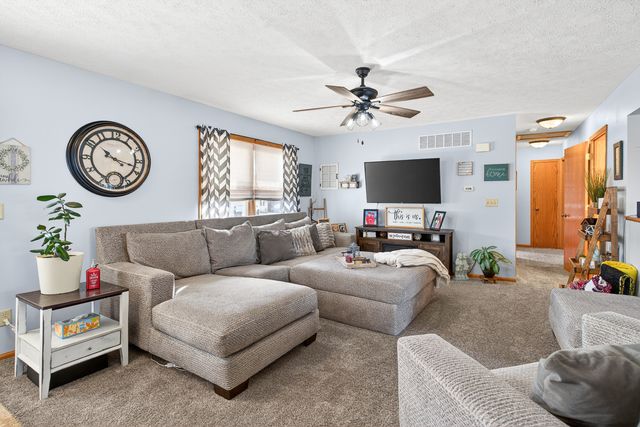 2712 N 13th Street, Clinton, IA 52732