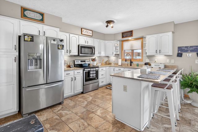 2712 N 13th Street, Clinton, IA 52732