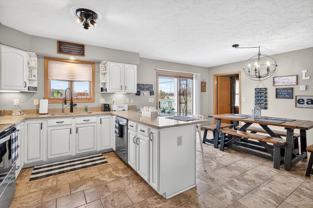 2712 N 13th Street, Clinton, IA 52732