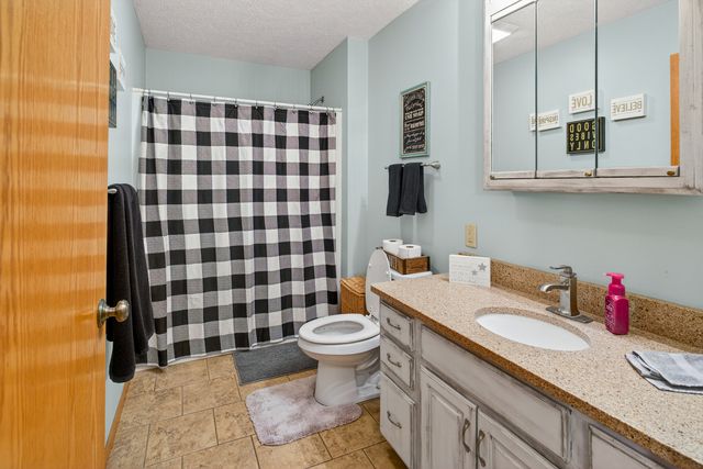 2712 N 13th Street, Clinton, IA 52732