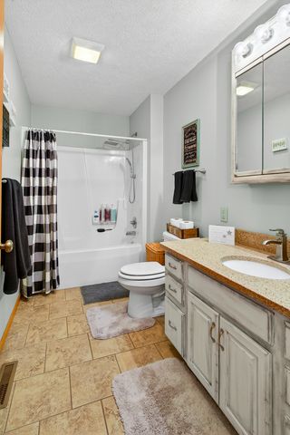 2712 N 13th Street, Clinton, IA 52732