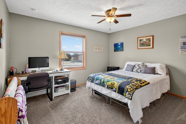 2712 N 13th Street, Clinton, IA 52732